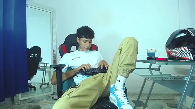 Snapshot of Zacktk7 chatting on January 7, 12:03 am Zacktk7 online show from January 7, 12:03 am