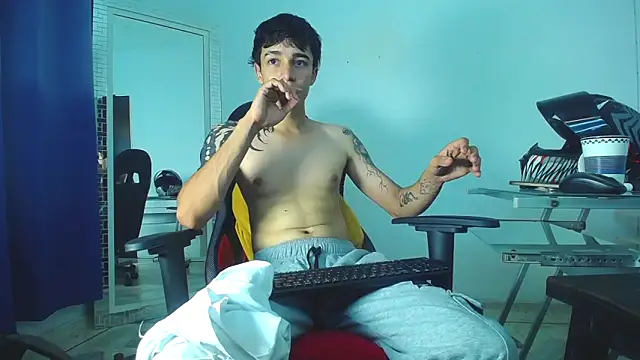 Snapshot of Zacktk7 chatting on January 14, 11:05 pm Zacktk7 online show from January 14, 11:05 pm