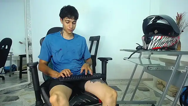 Snapshot of Zacktk7 chatting on January 16, 8:03 pm Zacktk7 online show from January 16, 8:03 pm