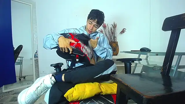 Snapshot of Zacktk7 chatting on January 25, 1:52 pm Zacktk7 online show from January 25, 1:52 pm