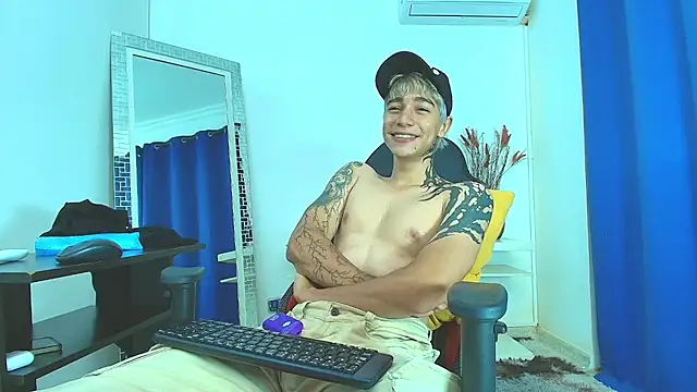 Snapshot of Zacktk7 chatting on February 21, 11:32 pm Zacktk7 online show from February 21, 11:32 pm