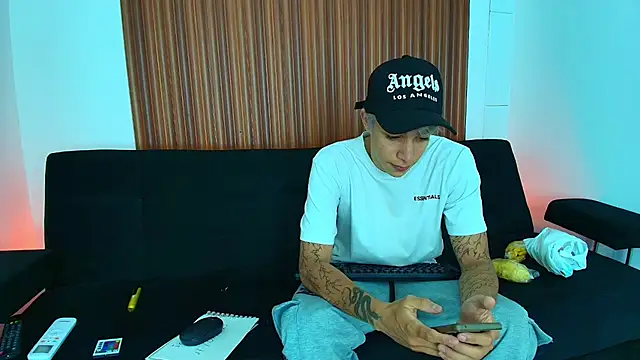 Snapshot of Zacktk7 chatting on February 25, 7:58 pm Zacktk7 online show from February 25, 7:58 pm