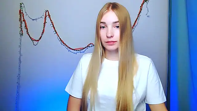 Snapshot of Queen_ofLove chatting on December 19, 3:08 pm Queen ofLove online show from December 19, 3:08 pm