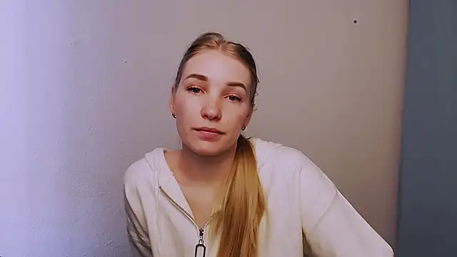 Snapshot of Queen_ofLove chatting on March 4, 11:38 am Queen ofLove online show from March 4, 11:38 am