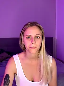 lunawolf21 online show from October 13, 6:24 am