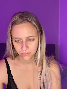 lunawolf21 online show from October 17, 6:27 am