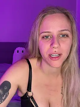 lunawolf21 online show from October 22, 6:57 am