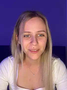 lunawolf21 online show from December 23, 7:28 am