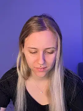 lunawolf21 online show from February 12, 8:20 am