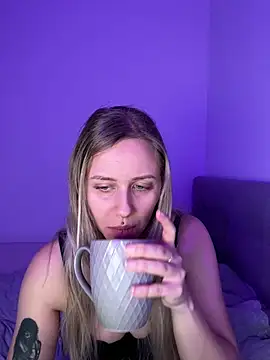 lunawolf21 online show from February 18, 7:37 am