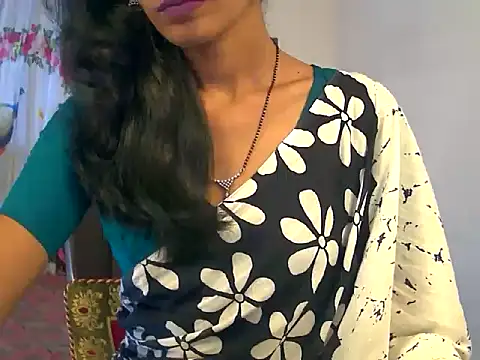Snapshot of sexy_janu25 chatting on June 7, 6:28 am sexy janu25 online show from June 7, 6:28 am