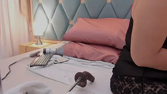 Snapshot of isabella_walton chatting on February 20, 11:22 am isabella walton online show from February 20, 11:22 am