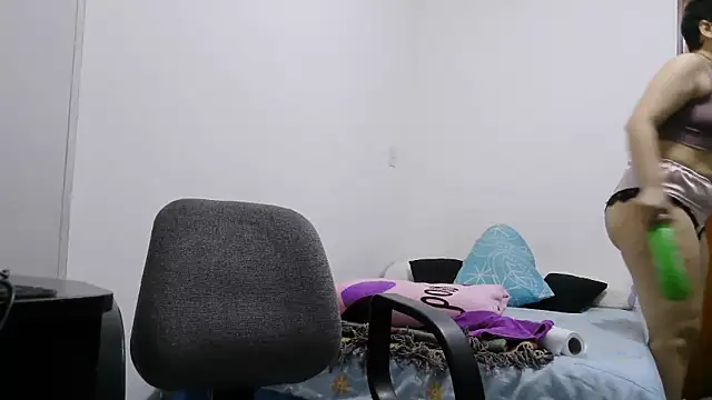 luxandracon23 online show from February 11, 11:37 am