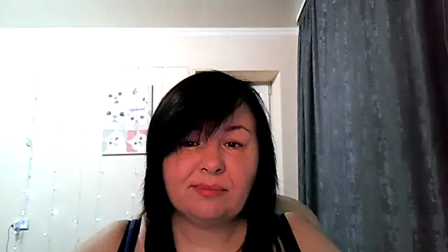 Snapshot of EmiliaLooo chatting on June 5, 3:57 am EmiliaLooo online show from June 5, 3:57 am