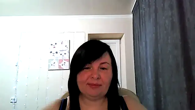 Snapshot of EmiliaLooo chatting on June 16, 4:04 am EmiliaLooo online show from June 16, 4:04 am
