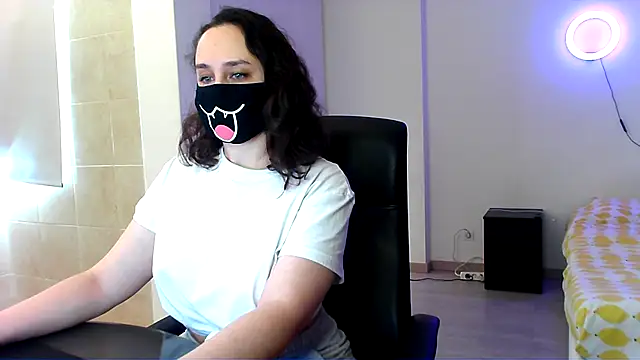 GummyPeachh online show from December 5, 12:33 pm