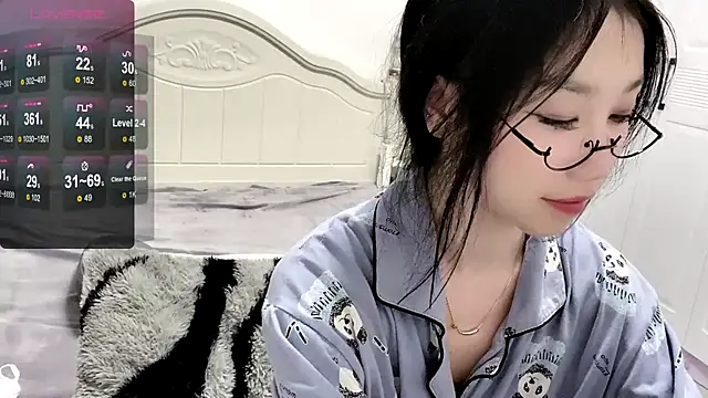 Snapshot of MMiao-66u chatting on February 1, 9:08 pm MMiao-66u online show from February 1, 9:08 pm