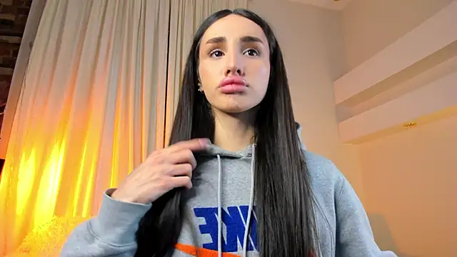 Snapshot of Kim_Oberlin_ chatting on January 11, 6:29 am Kim Oberlin online show from January 11, 6:29 am