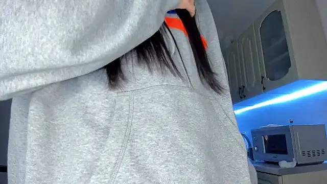 Snapshot of Kim_Oberlin_ chatting on February 3, 12:10 pm Kim Oberlin online show from February 3, 12:10 pm