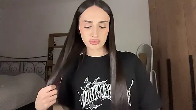 Kim Oberlin  online show from April 8, 9:04 pm