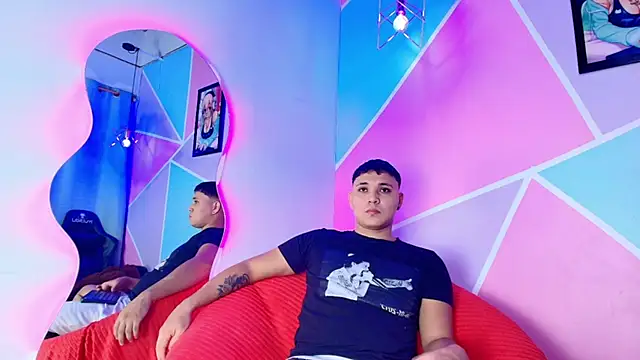 Snapshot of couple_lovelyds chatting on November 6, 8:54 pm couple lovelyds online show from November 6, 8:54 pm