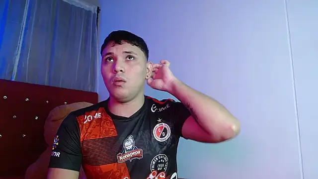 Snapshot of couple_lovelyds chatting on November 7, 8:42 pm couple lovelyds online show from November 7, 8:42 pm