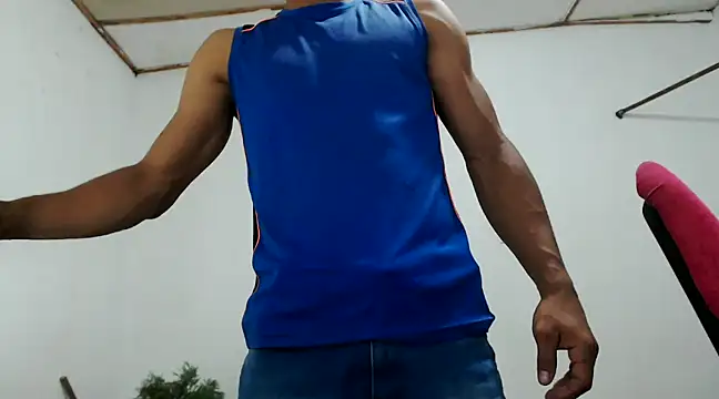 Snapshot of fernandez_latinblackk chatting on December 11, 9:01 pm fernandez latinblackk online show from December 11, 9:01 pm