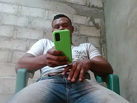 Snapshot of fernandez_latinblackk chatting on October 20, 1:33 pm fernandez latinblackk online show from October 20, 1:33 pm