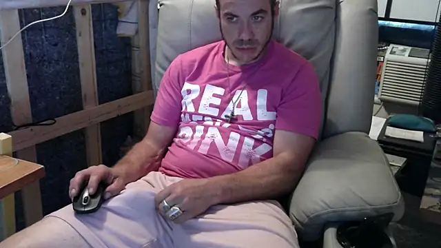 Snapshot of ScubaStevex chatting on October 9, 12:36 pm ScubaStevex online show from October 9, 12:36 pm