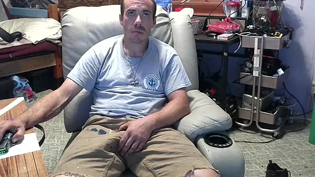 Snapshot of ScubaStevex chatting on October 13, 9:15 pm ScubaStevex online show from October 13, 9:15 pm