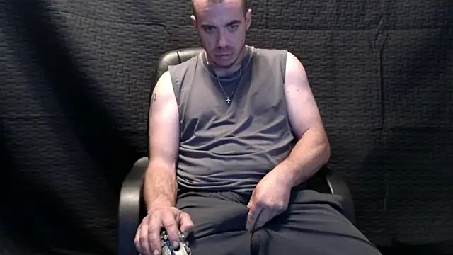 Snapshot of ScubaStevex chatting on November 17, 1:28 pm ScubaStevex online show from November 17, 1:28 pm