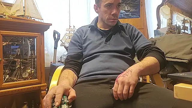 ScubaStevex online show from February 10, 1:15 pm