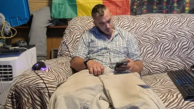 Snapshot of ScubaStevex chatting on July 6, 7:38 am ScubaStevex online show from July 6, 7:38 am