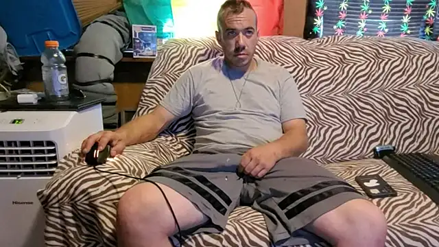 Snapshot of ScubaStevex chatting on July 9, 7:18 pm ScubaStevex online show from July 9, 7:18 pm