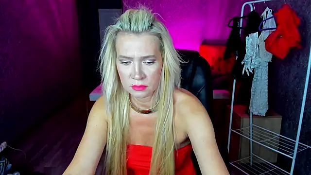 Luna  Lewis online show from December 3, 8:16 am