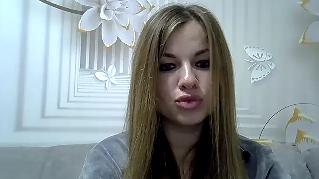 Snapshot of TinaFun4u chatting on December 1, 11:47 pm TinaFun4u online show from December 1, 11:47 pm