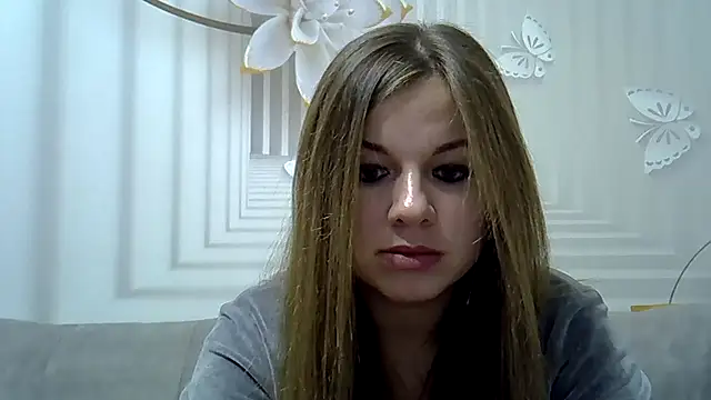 Snapshot of TinaFun4u chatting on December 5, 9:17 pm TinaFun4u online show from December 5, 9:17 pm