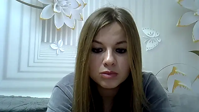 Snapshot of TinaFun4u chatting on December 13, 4:43 am TinaFun4u online show from December 13, 4:43 am