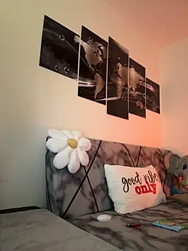 Eelleen online show from December 4, 2:37 pm