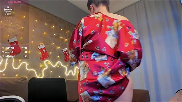 Snapshot of Aurora_Owen chatting on December 4, 11:52 am Aurora Owen online show from December 4, 11:52 am