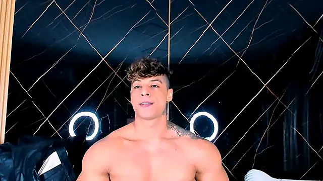 Owen Muzcle online show from October 15, 5:24 pm