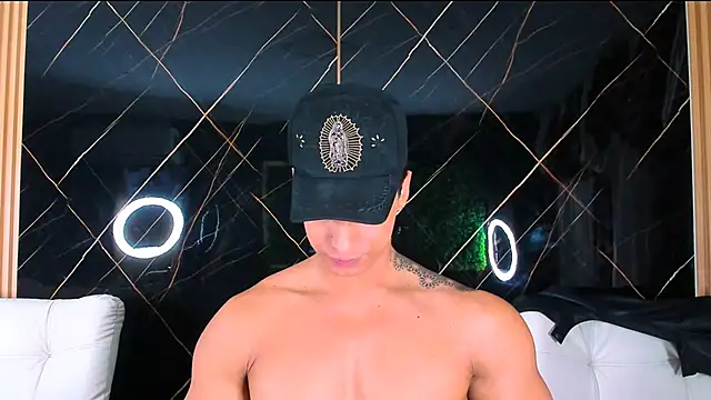 Owen Muzcle online show from January 9, 7:15 pm