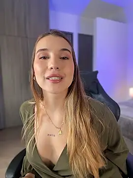 Snapshot of SophieRaily_ chatting on January 12, 8:58 pm SophieRaily online show from January 12, 8:58 pm