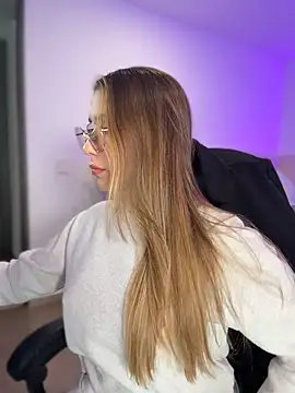 Snapshot of SophieRaily_ chatting on February 25, 10:08 pm SophieRaily online show from February 25, 10:08 pm