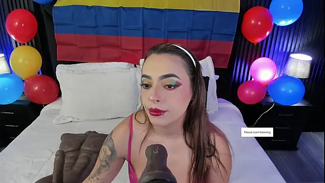 Snapshot of MiiaaMoonroee chatting on July 3, 7:09 pm MiiaaMoonroee online show from July 3, 7:09 pm