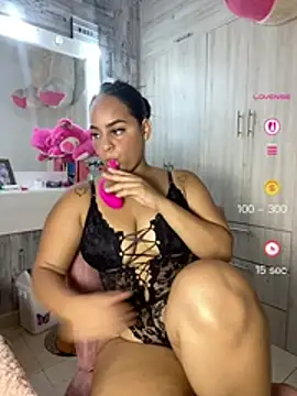 Snapshot of Violetrousse chatting on May 22, 6:24 pm Violetrousse online show from May 22, 6:24 pm