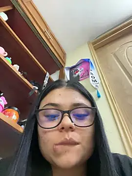 alissonfernandez  online show from February 4, 1:33 am