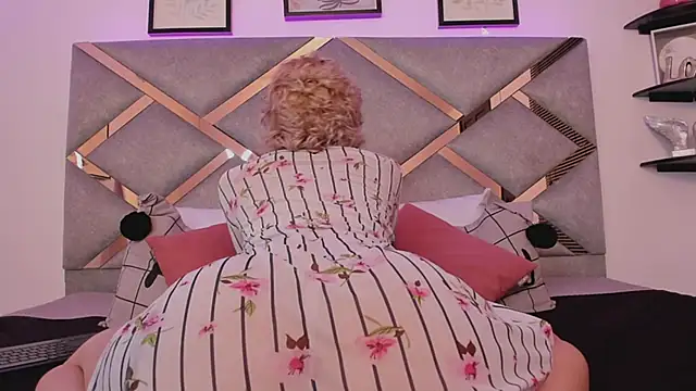 Snapshot of marian_pinzon chatting on February 7, 2:40 am marian pinzon online show from February 7, 2:40 am