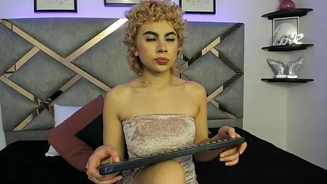 Snapshot of marian_pinzon chatting on February 26, 2:37 am marian pinzon online show from February 26, 2:37 am