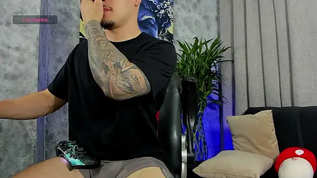 boyc022  online show from February 4, 11:53 pm